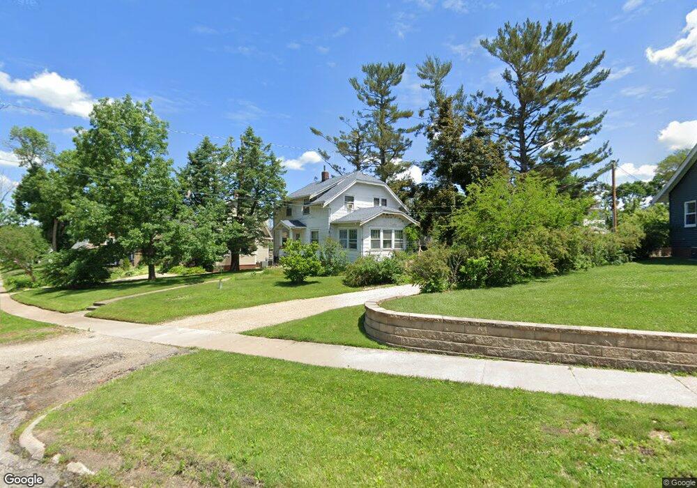 213 Johnson Ave NW, Cedar Rapids, IA 52405 - photo 1