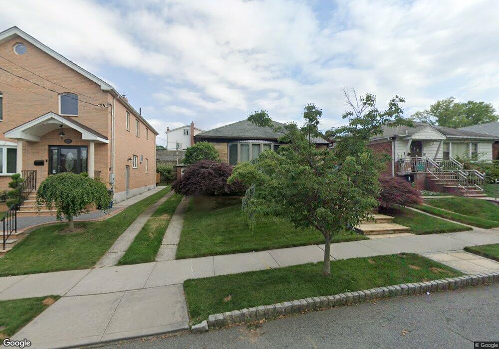 26212 59th Ave, Little Neck, NY 11362 - photo 1