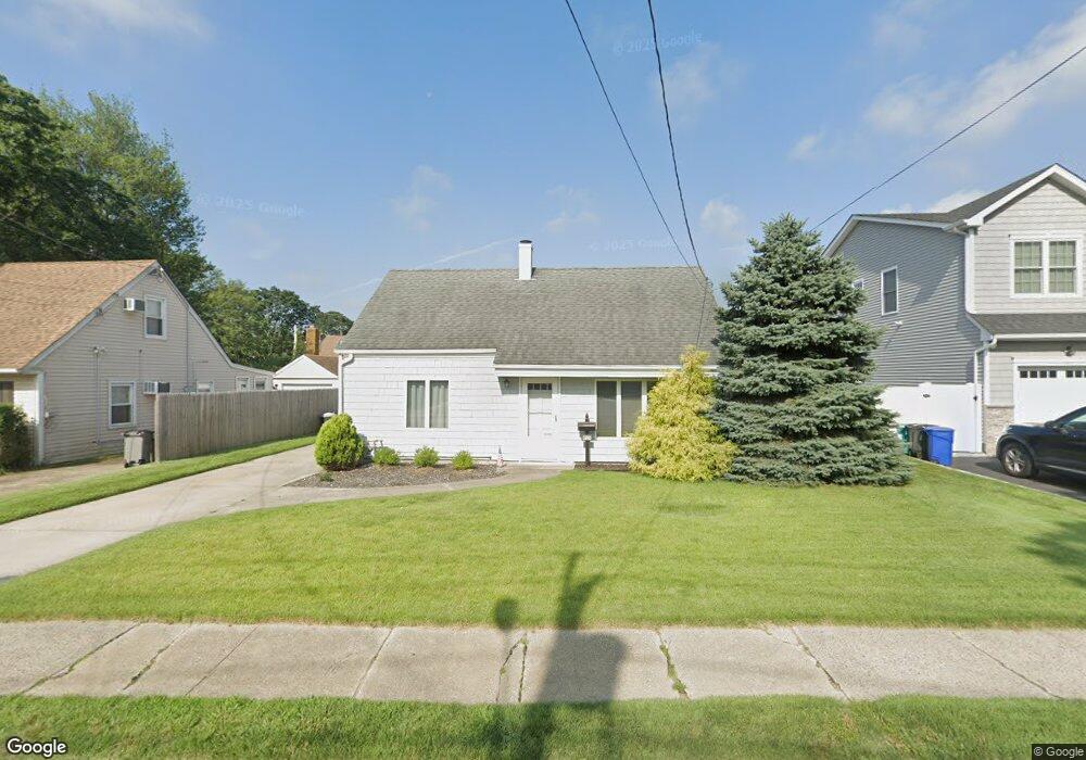 1492 Little Whaleneck Rd, Merrick, NY 11566 - photo 1
