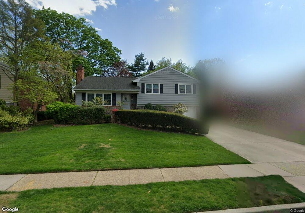 14 Lydia Ln, Garden City, NY 11530 - photo 1