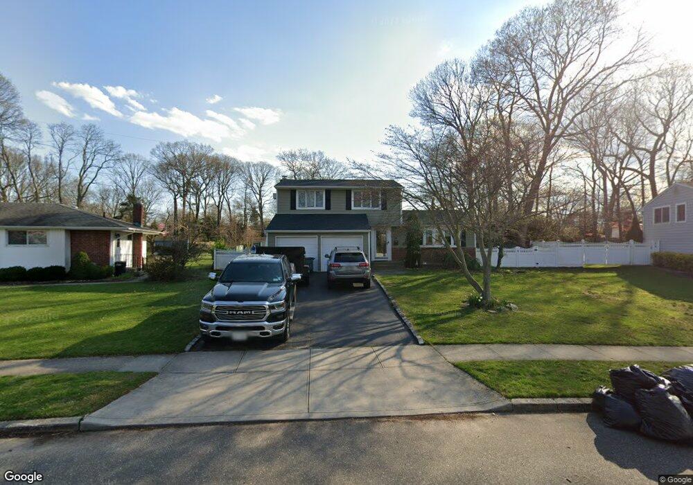 24 Abbey Dr, ComMacK, NY 11725 - photo 1