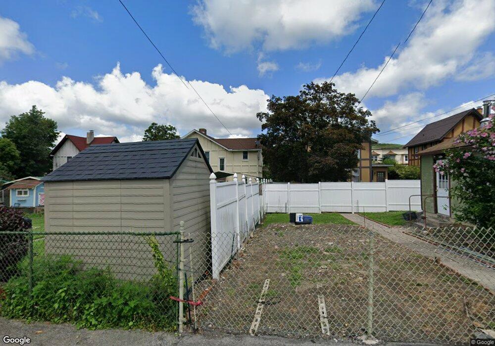 32 W Bertsch St, Lansford, PA 18232 - photo 1