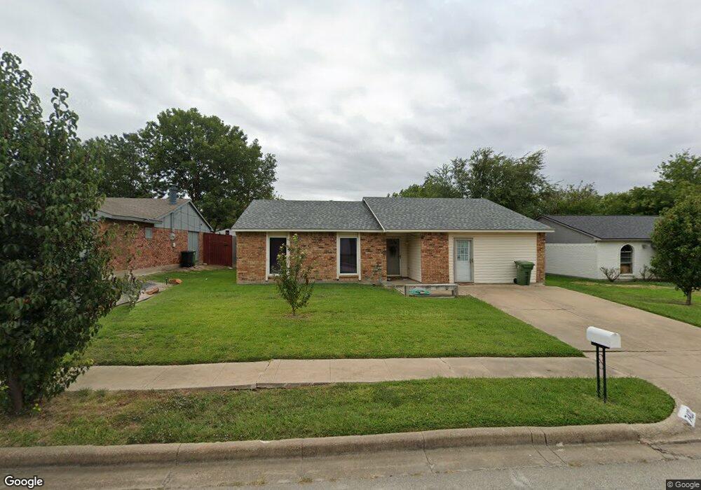 7422 Sandhurst Ln N, North Richland Hills, TX 76182 - photo 1