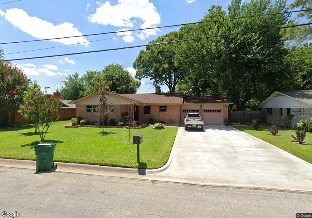 303 Rosedale Dr, Gainesville, TX 76240 - photo 1