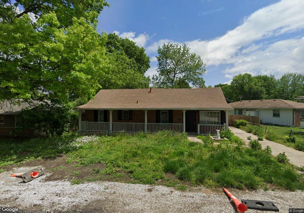 2523 S Overton Ave, Independence, MO 64052 - photo 1