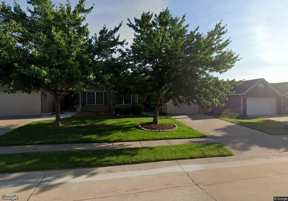 2030 W 59th St, Davenport, IA 52806 - photo 1