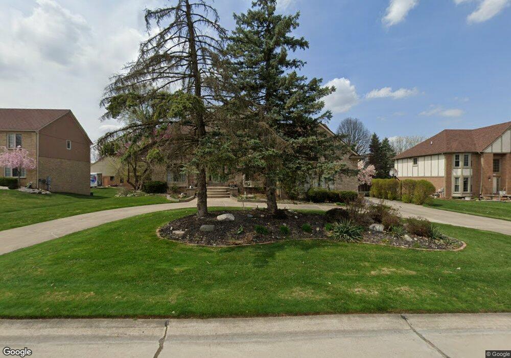 1758 Hickory Bark Ln, Bloomfield Hills, MI 48304 - photo 1