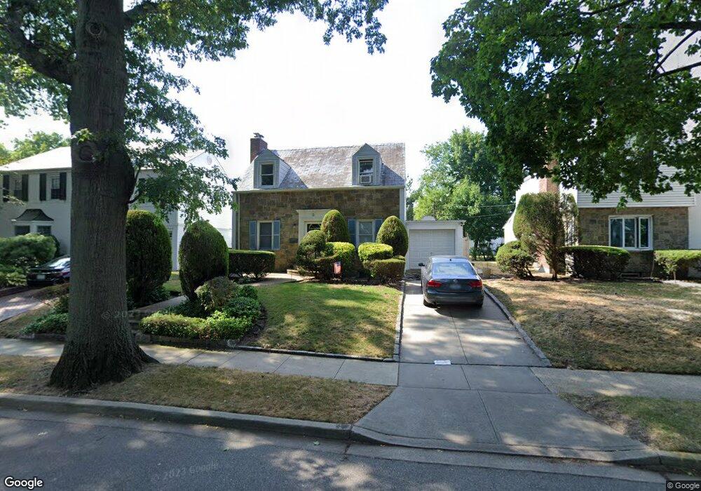 7 Woodland Rd, Valley Stream, NY 11581 - photo 1