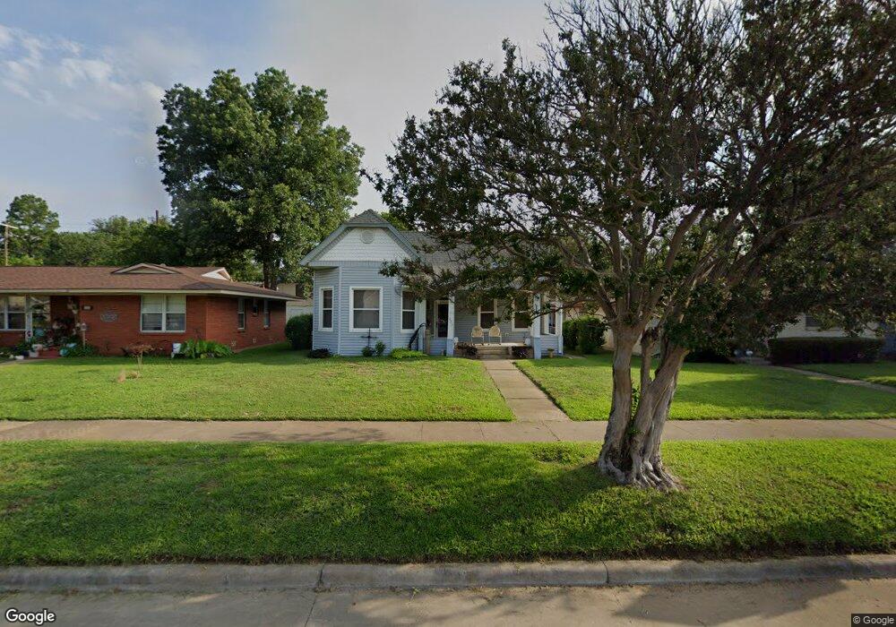 923 W Crawford St, Denison, TX 75020 - photo 1