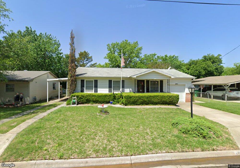 1225 S Howeth St, Gainesville, TX 76240 - photo 1