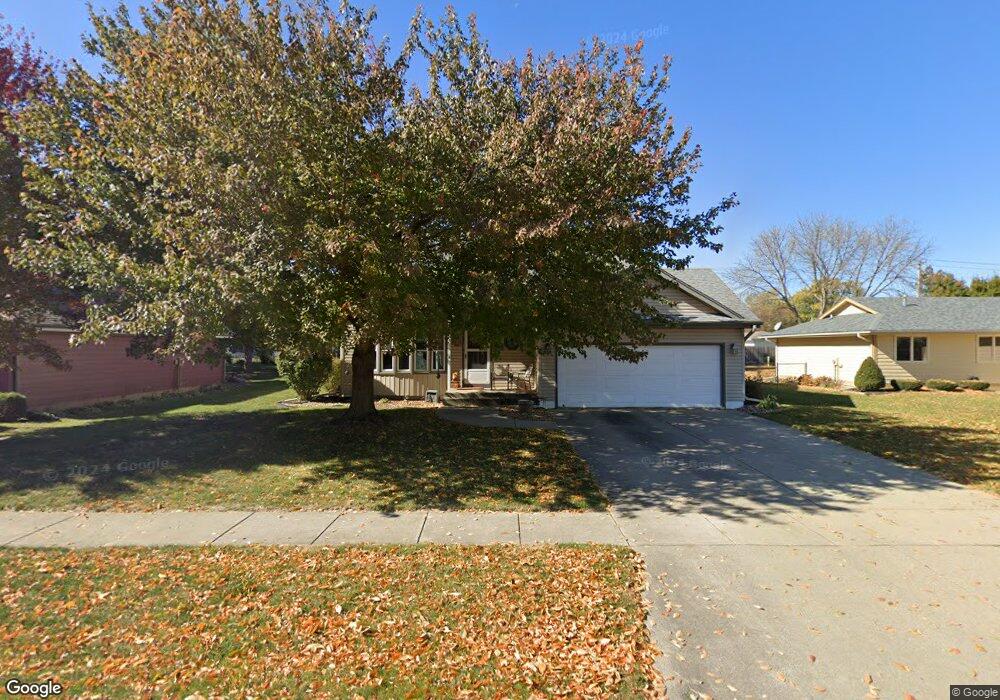 1113 E 16th St S, Newton, IA 50208 - photo 1