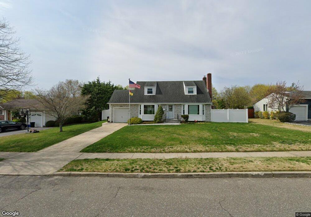 16 Byron Rd, ComMacK, NY 11725 - photo 1