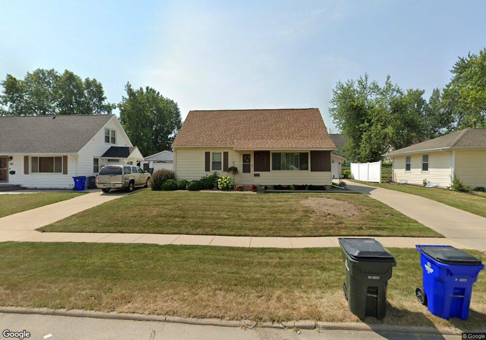 3309 H Ave NW, Cedar Rapids, IA 52405 - photo 1