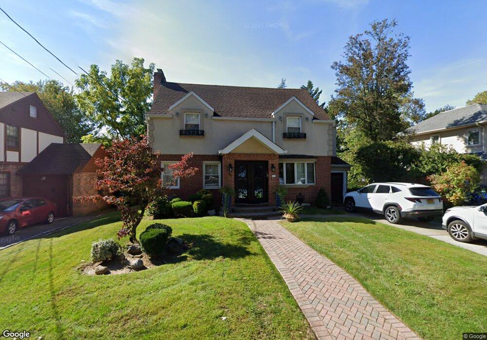 44 Hampshire Rd, Great Neck, NY 11023 - photo 1