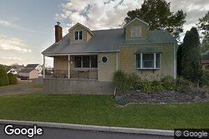 11 Washington St, Roseto, PA 18013