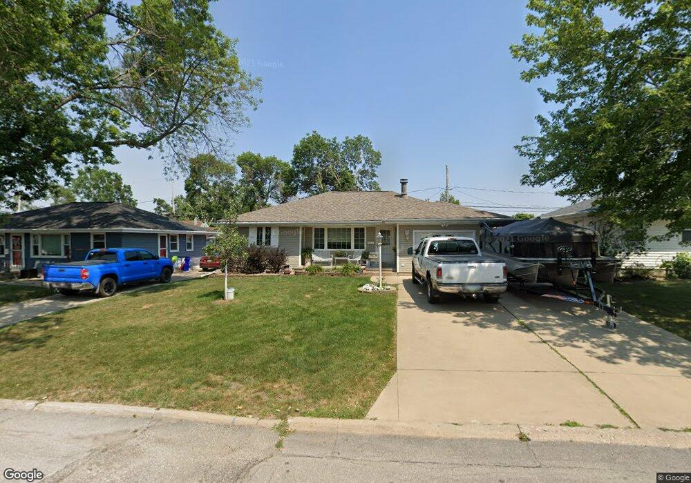 321 22nd St NW, Cedar Rapids, IA 52405 - photo 1