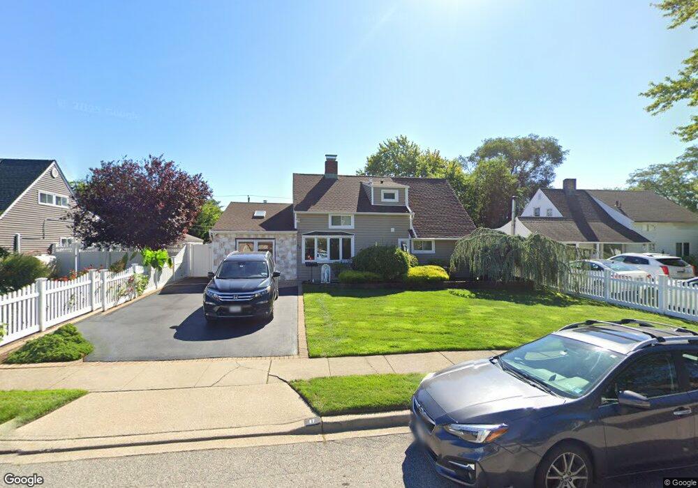 17 Springtime Ln E, Levittown, NY 11756 - photo 1