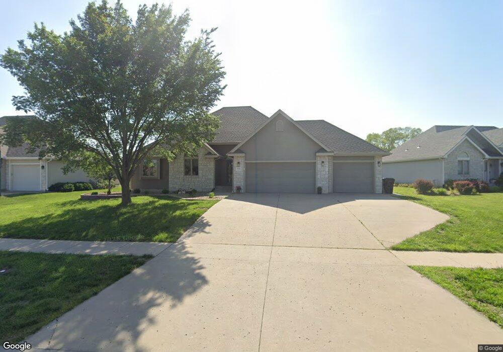 2831 SW Santa fe Dr, Topeka, KS 66614 - photo 1