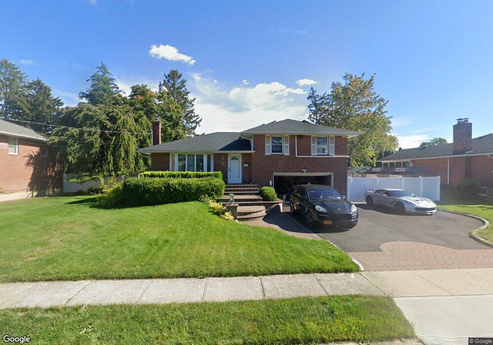 109 Oakwood Dr, Syosset, NY 11791 - photo 1