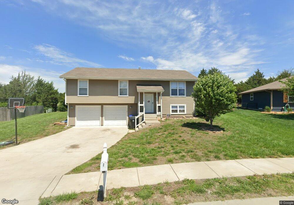4223 SE Horseshoe Bend Dr, Topeka, KS 66609 - photo 1