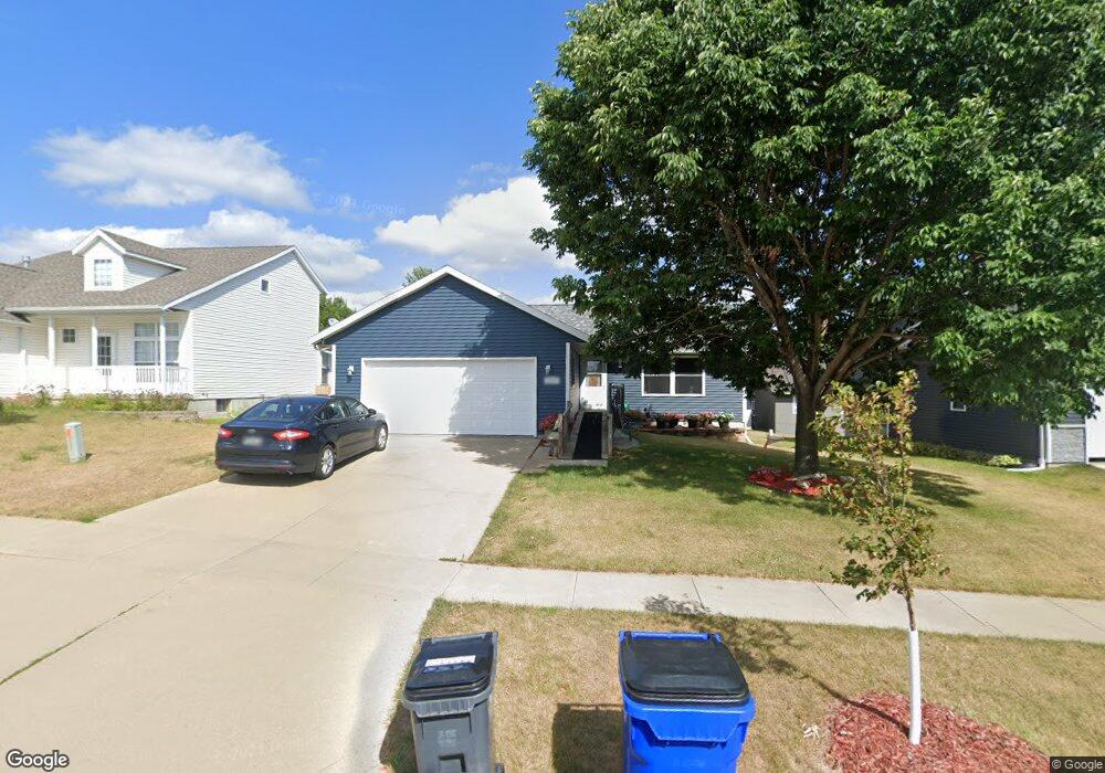 3735 King Dr SW, Cedar Rapids, IA 52404 - photo 1