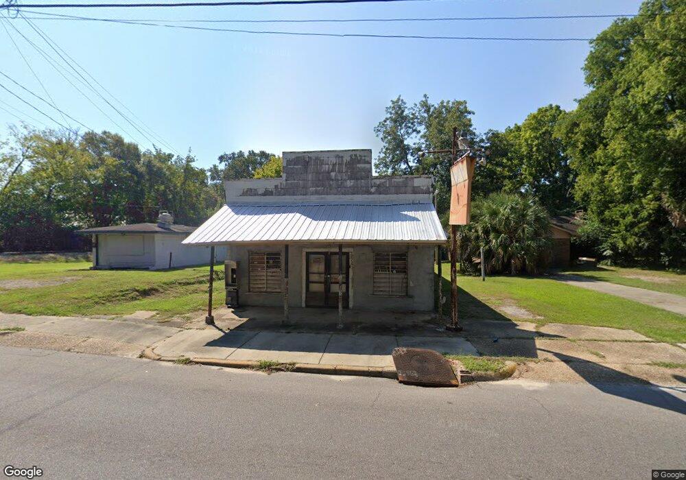 824 E Burdeshaw St, Dothan, AL 36303 - photo 1