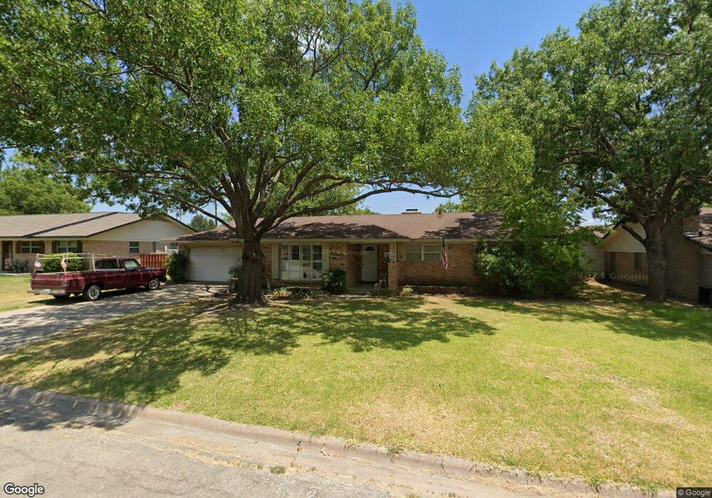1216 Hillside Dr, Gainesville, TX 76240 - photo 1