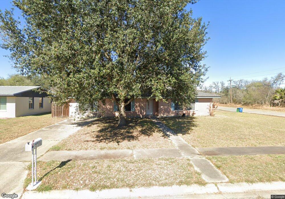 1413 Wren Ln, Beeville, TX 78102 - photo 1