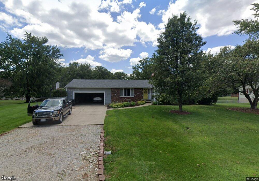 10095 E North Timberlake Ave, Effingham, IL 62401 - photo 1