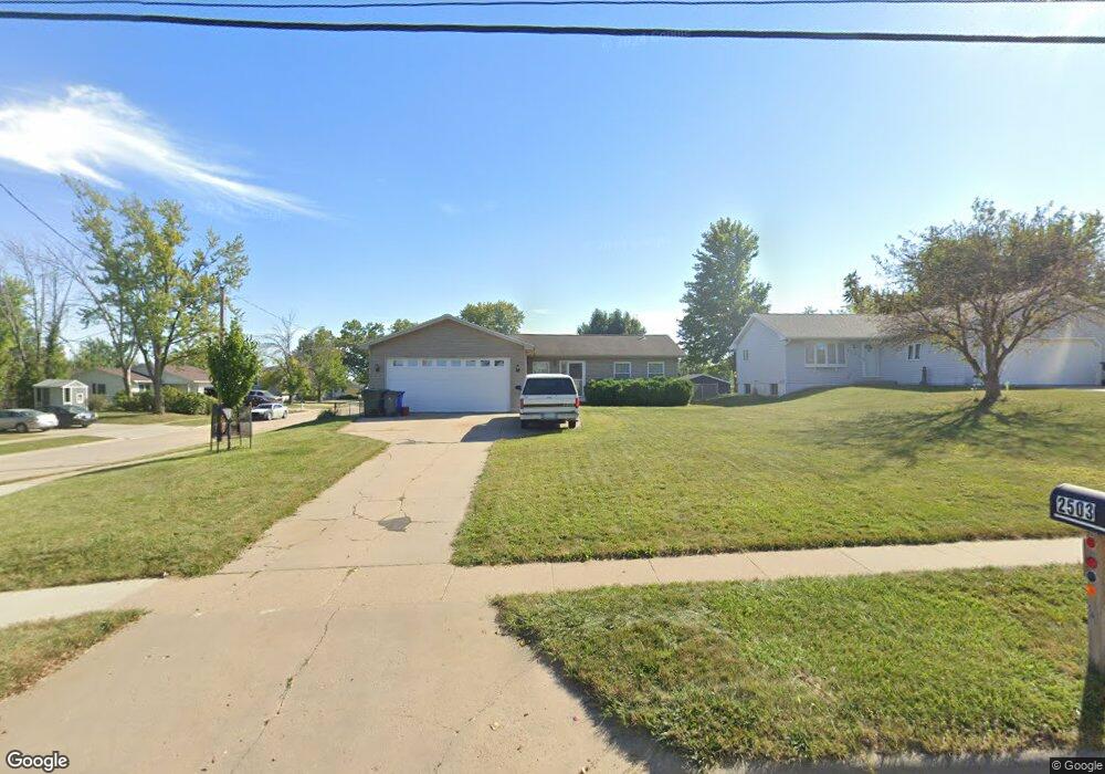 2503 Wilson Ave SW, Cedar Rapids, IA 52404 - photo 1