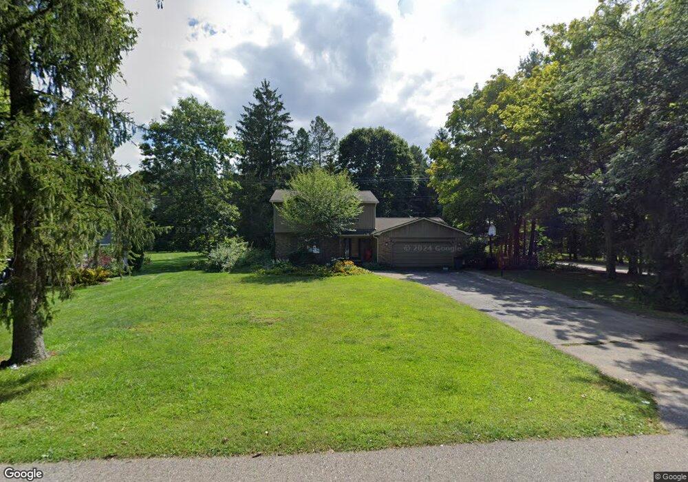 7495 Honeysuckle Rd, West Bloomfield, MI 48324 - photo 1