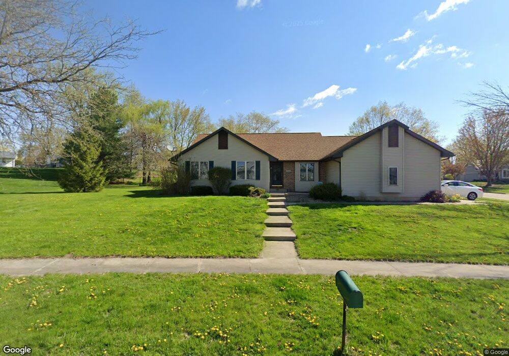 1010 S 15th Ave W, Newton, IA 50208 - photo 1