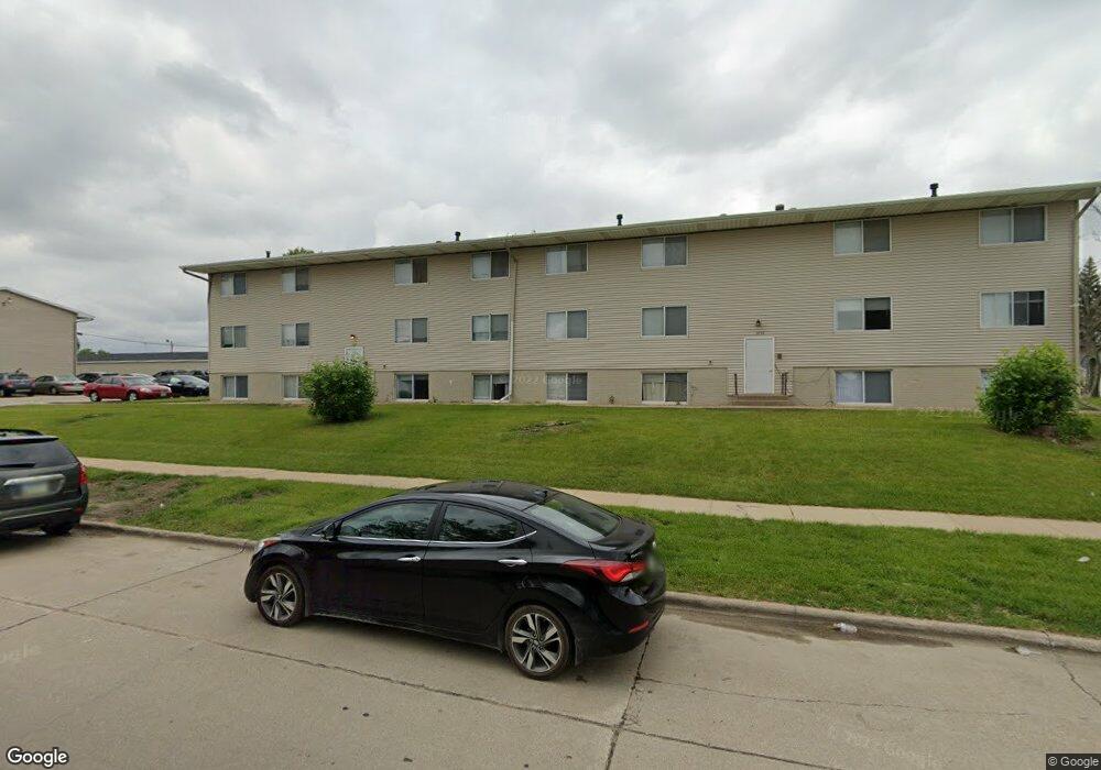 3730 12th Ave SW unit 4, Cedar Rapids, IA 52404 - photo 1