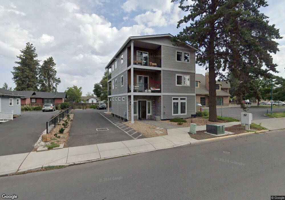 224 SE Vine Ln unit 3, Bend, OR 97702 - photo 1