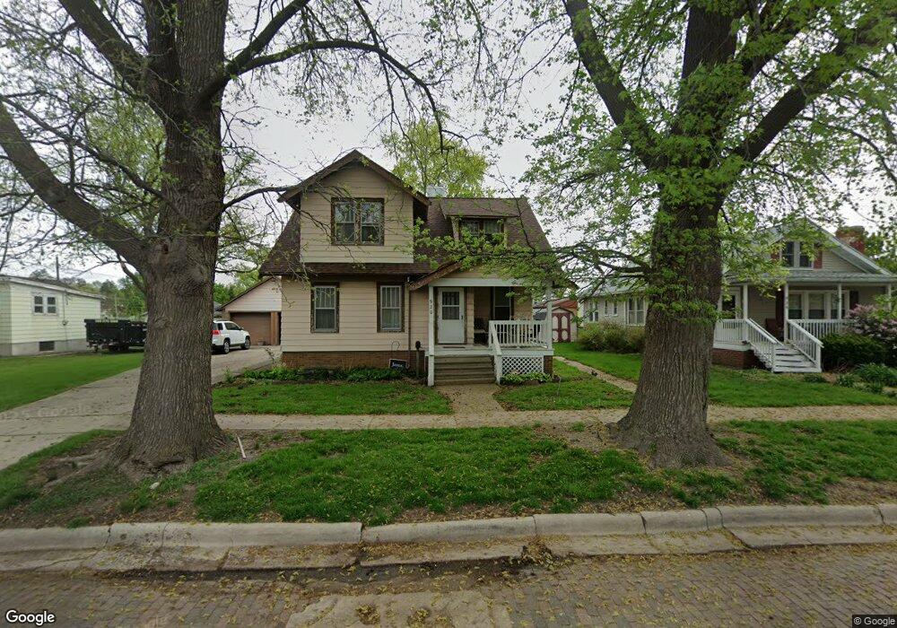 920 Pekin St, Lincoln, IL 62656 - photo 1