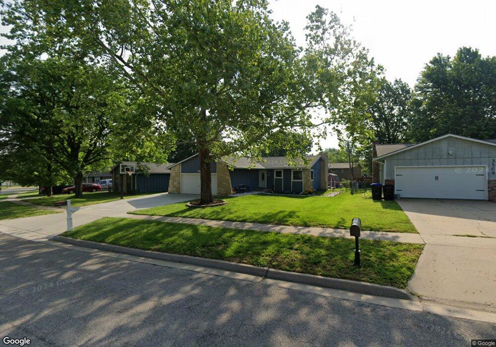 3500 SW Moundview Dr, Topeka, KS 66614 - photo 1
