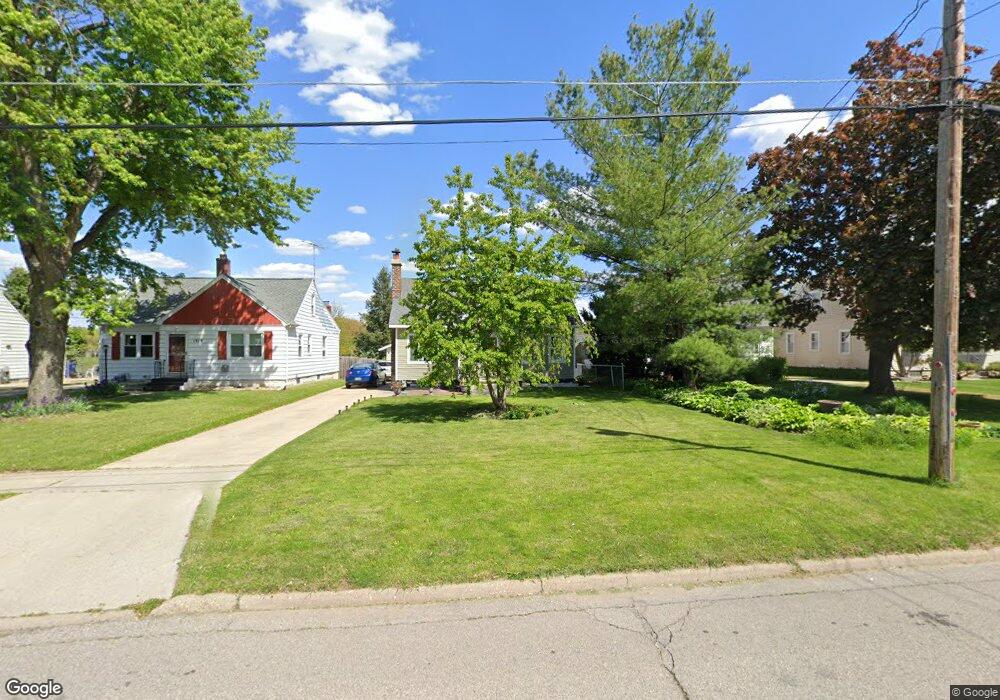 1923 W 7th St, Waterloo, IA 50702 - photo 1