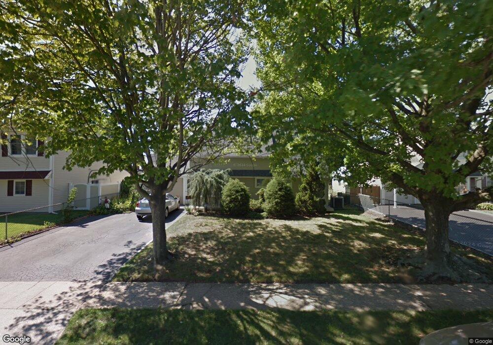 37 Sprucewood Dr, Levittown, NY 11756 - photo 1