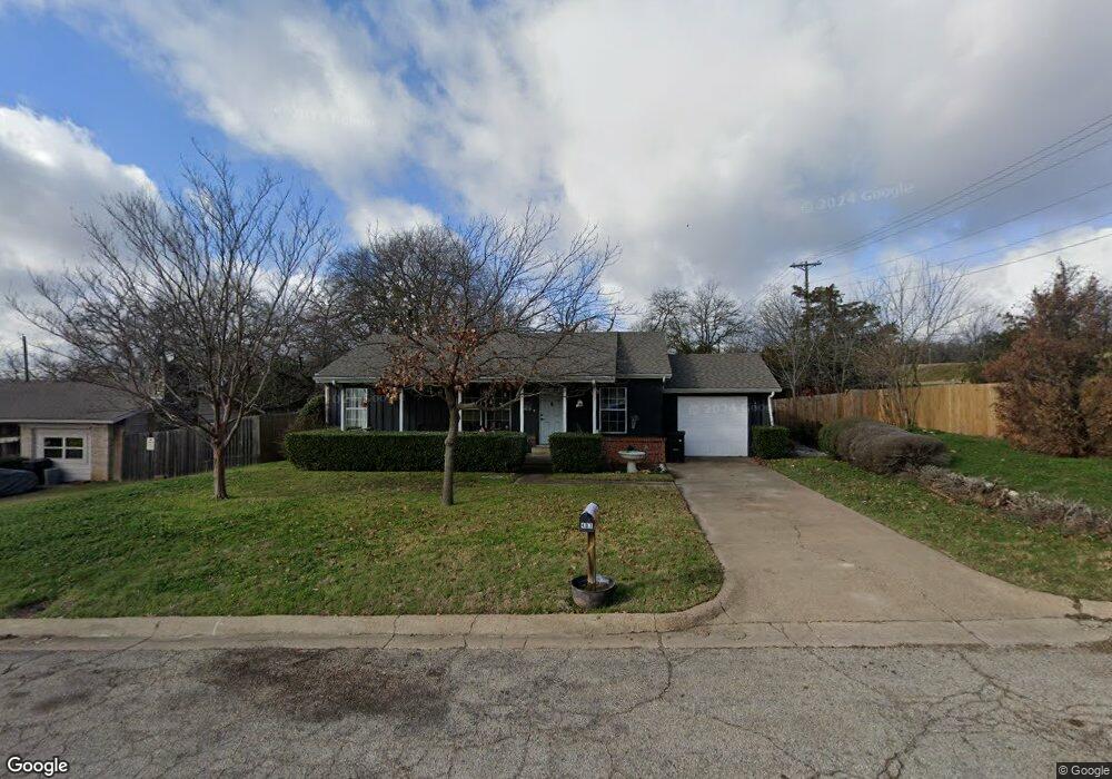 407 Hogle St, Weatherford, TX 76086 - photo 1