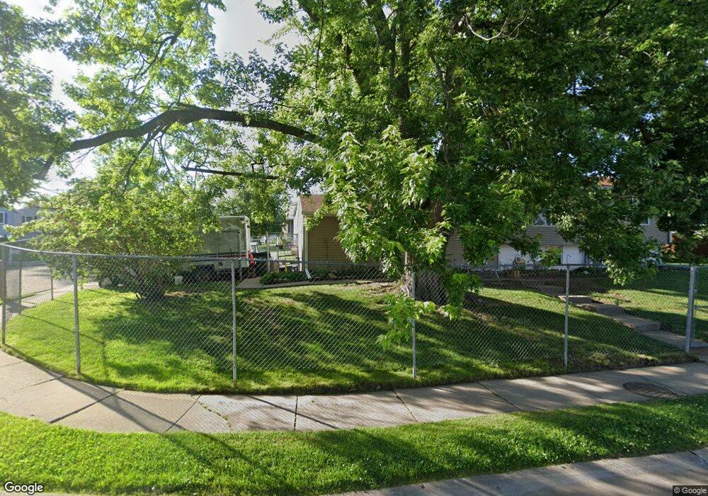2033 W 55th St, Davenport, IA 52806 - photo 1
