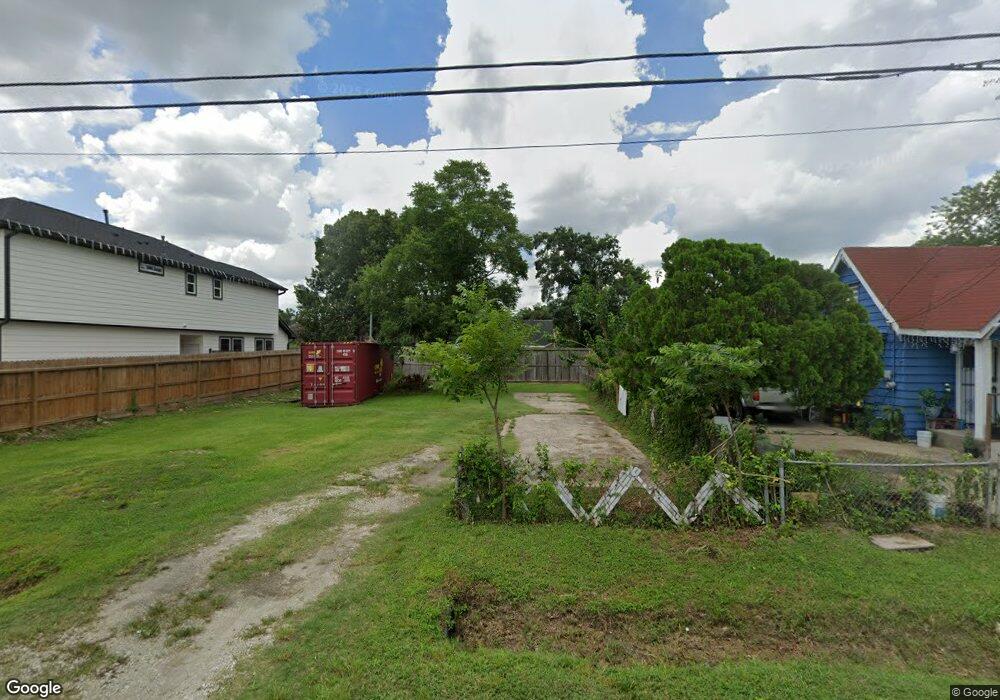 5018 Summer Forest Dr, Houston, TX 77091 - photo 1