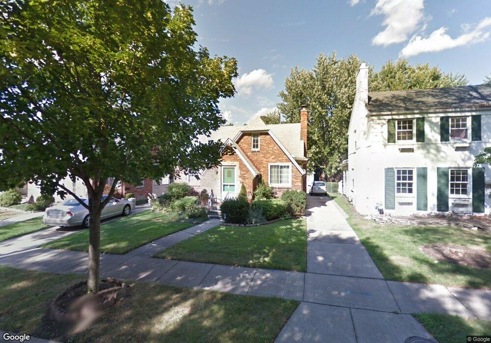 422 Manor St, Grosse Pointe Farms, MI 48236 - photo 1