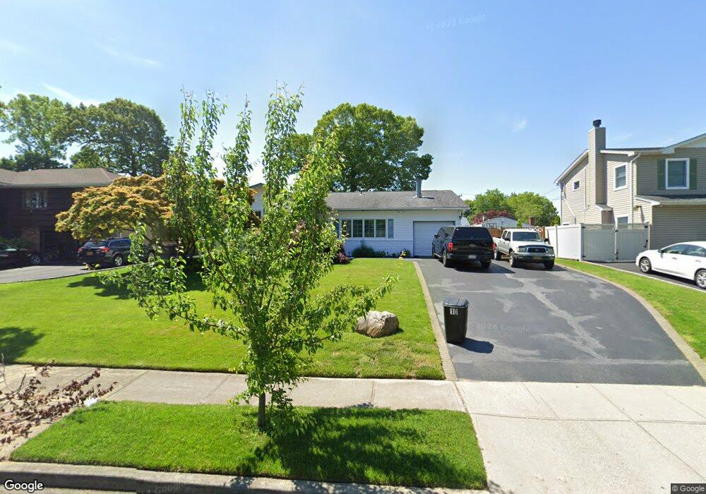 10 Rhonda Ln, ComMacK, NY 11725 - photo 1