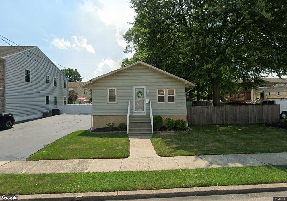 225 Sylvania Ave, Folsom, PA 19033 - photo 1