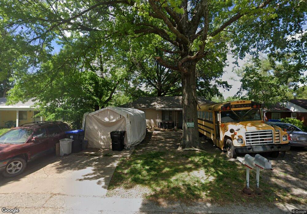 210 SW Sanneman Dr, Topeka, KS 66609 - photo 1