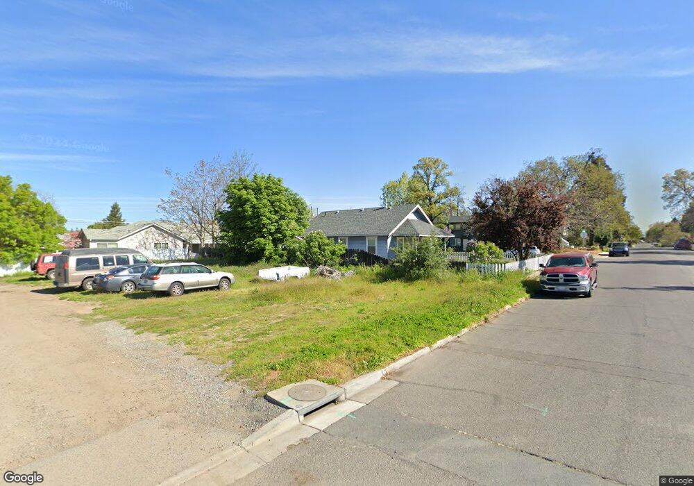 47 Laurel St, Central Point, OR 97502 - photo 1