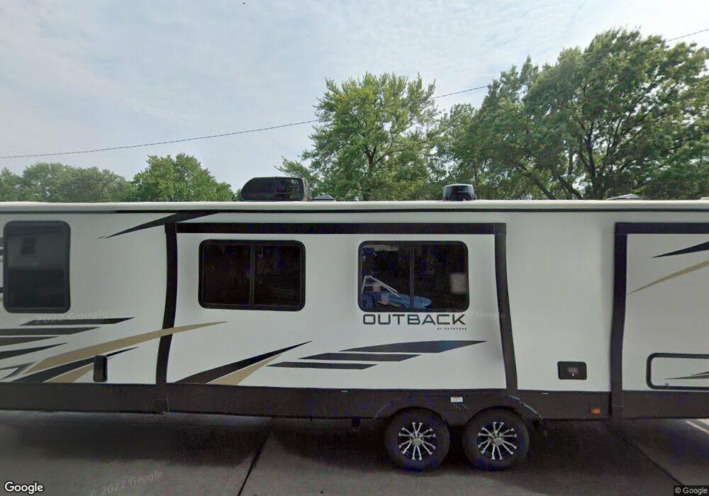 2215 W 35th St, Davenport, IA 52806 - photo 1