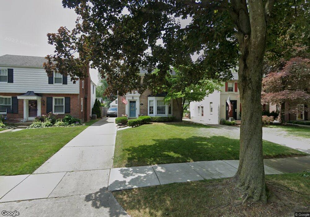 271 Ridgemont Rd, Grosse Pointe Farms, MI 48236 - photo 1