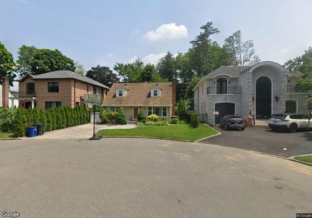 12 Moreland Ct, Great Neck, NY 11024 - photo 1