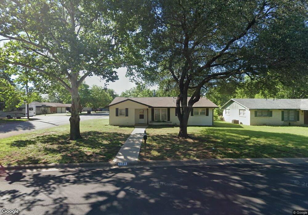 1101 Davis St, Cleburne, TX 76033 - photo 1